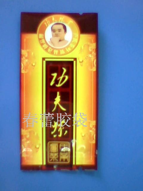 ���~���b�������~�����������z��